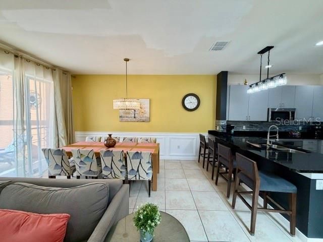 For Rent: $2,350 (3 beds, 2 baths, 1474 Square Feet)