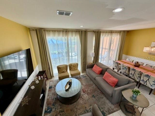 For Rent: $2,350 (3 beds, 2 baths, 1474 Square Feet)