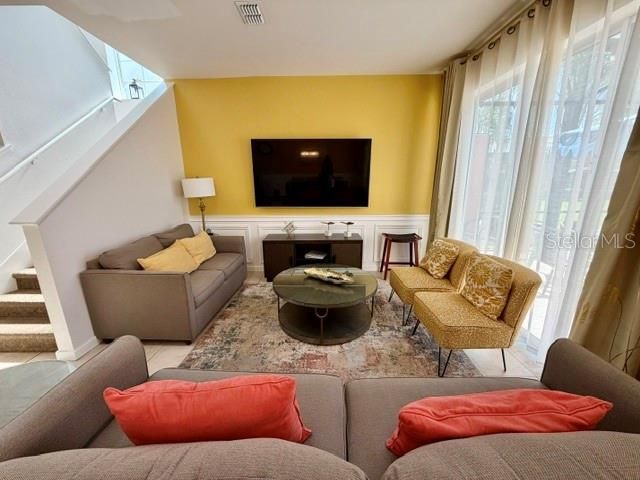 For Rent: $2,350 (3 beds, 2 baths, 1474 Square Feet)