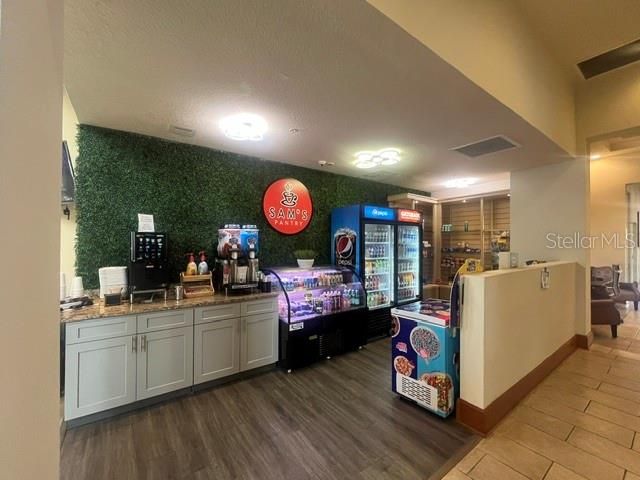 For Rent: $2,350 (3 beds, 2 baths, 1474 Square Feet)