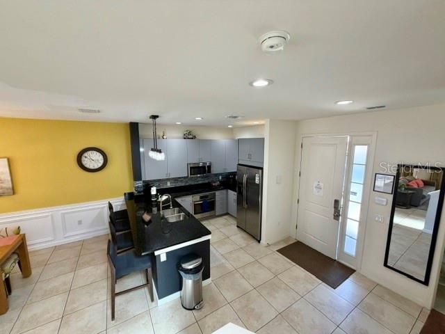 For Rent: $2,350 (3 beds, 2 baths, 1474 Square Feet)