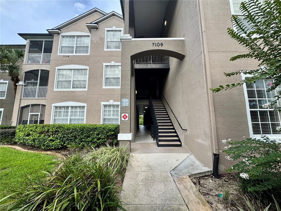 For Sale: $224,900 (2 beds, 2 baths, 1050 Square Feet)