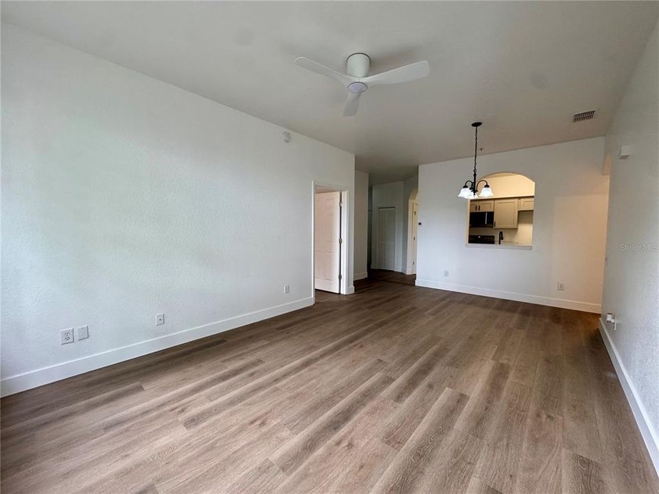 For Sale: $224,900 (2 beds, 2 baths, 1050 Square Feet)