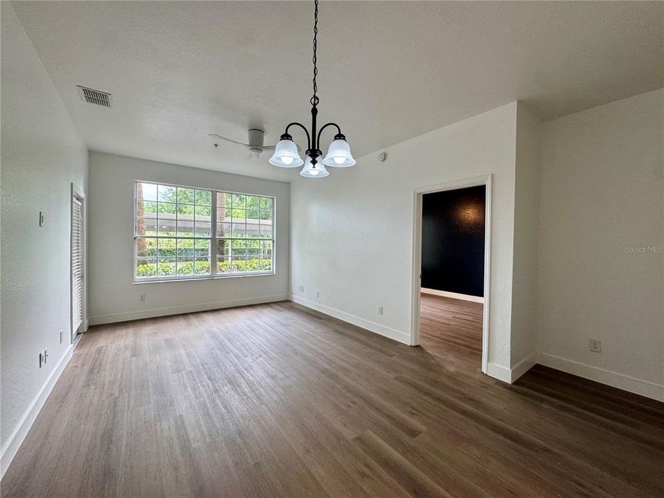 For Sale: $224,900 (2 beds, 2 baths, 1050 Square Feet)