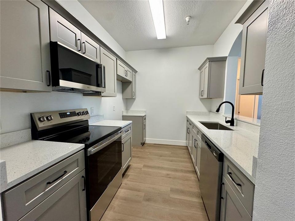 For Sale: $224,900 (2 beds, 2 baths, 1050 Square Feet)