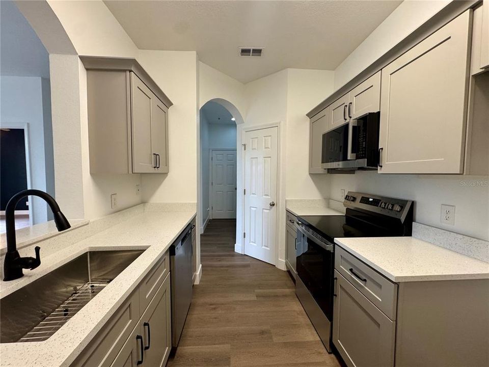 For Sale: $224,900 (2 beds, 2 baths, 1050 Square Feet)