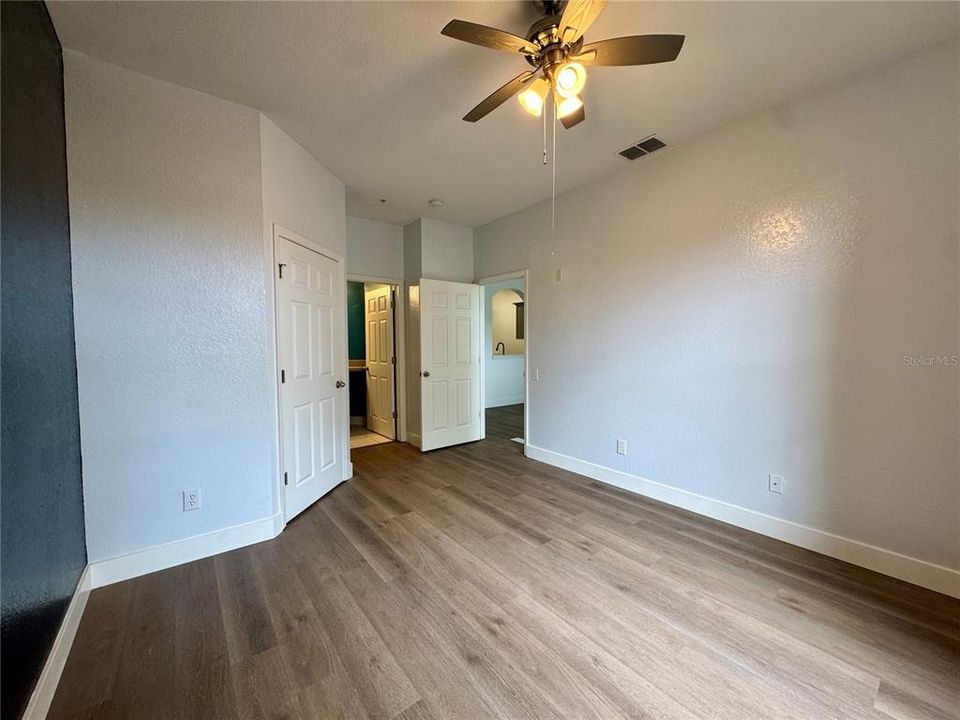 For Sale: $224,900 (2 beds, 2 baths, 1050 Square Feet)