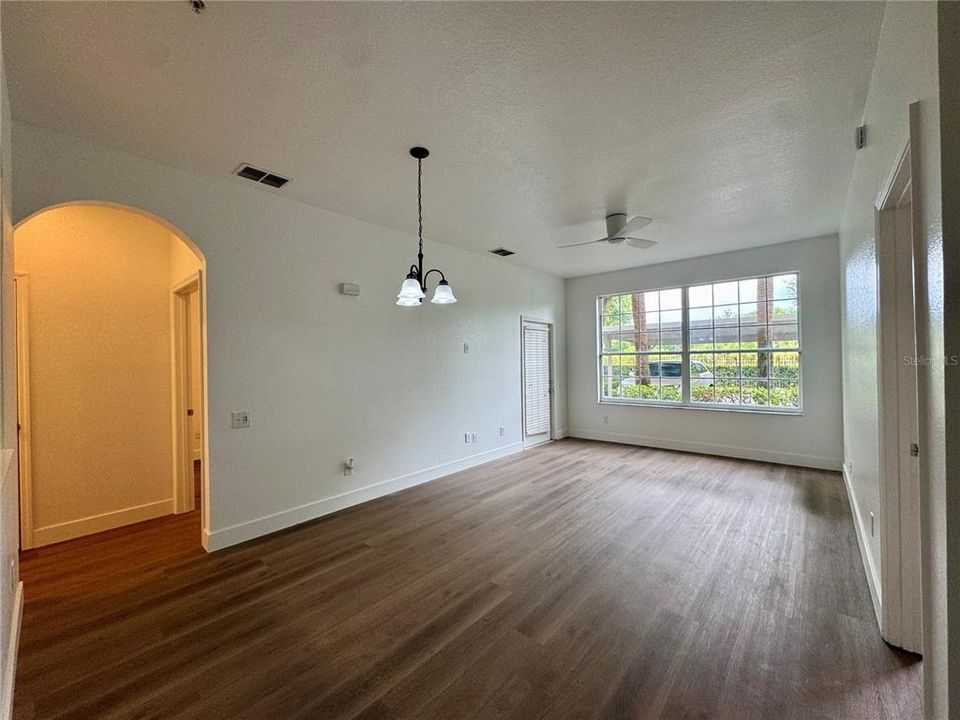 For Sale: $224,900 (2 beds, 2 baths, 1050 Square Feet)