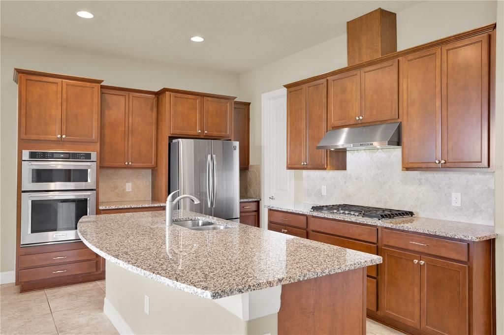 For Sale: $1,399,000 (5 beds, 4 baths, 4092 Square Feet)