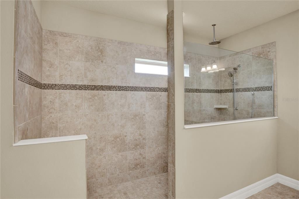 For Sale: $1,399,000 (5 beds, 4 baths, 4092 Square Feet)