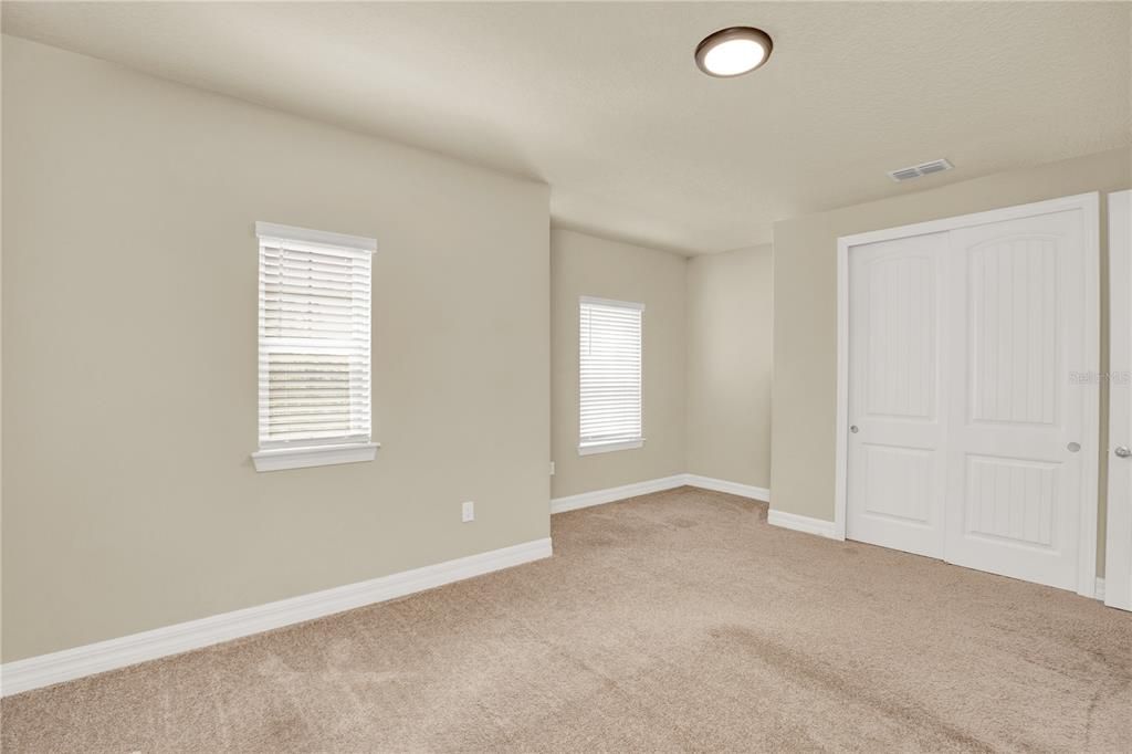 For Sale: $1,399,000 (5 beds, 4 baths, 4092 Square Feet)
