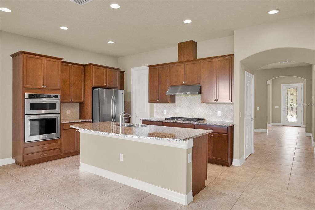 For Sale: $1,399,000 (5 beds, 4 baths, 4092 Square Feet)