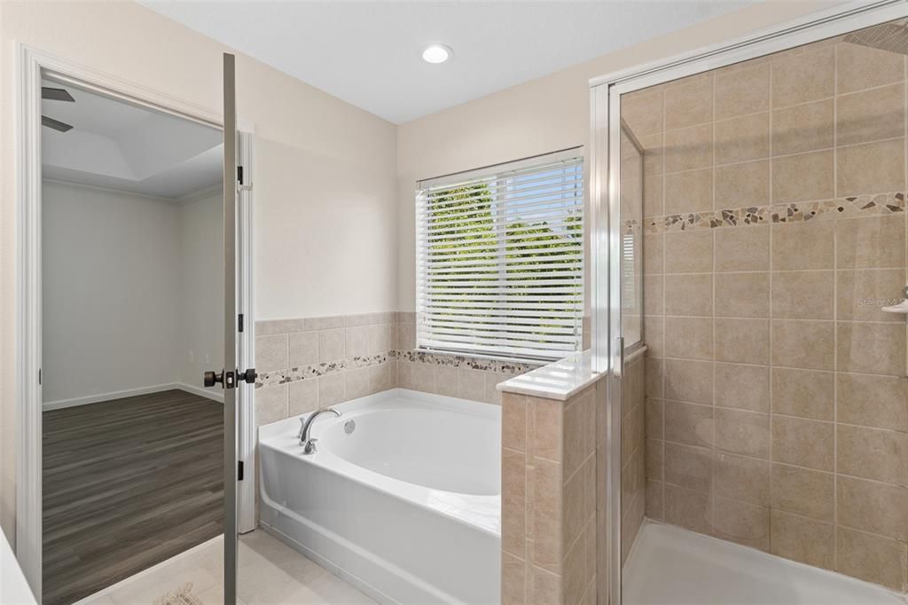 For Sale: $249,000 (4 beds, 3 baths, 1697 Square Feet)