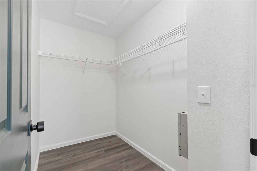 For Sale: $249,000 (4 beds, 3 baths, 1697 Square Feet)