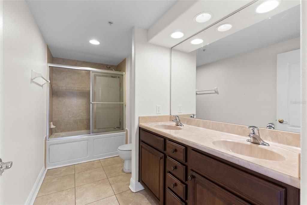 En Venta: $379,000 (4 camas, 2 baños, 2288 Pies cuadrados)