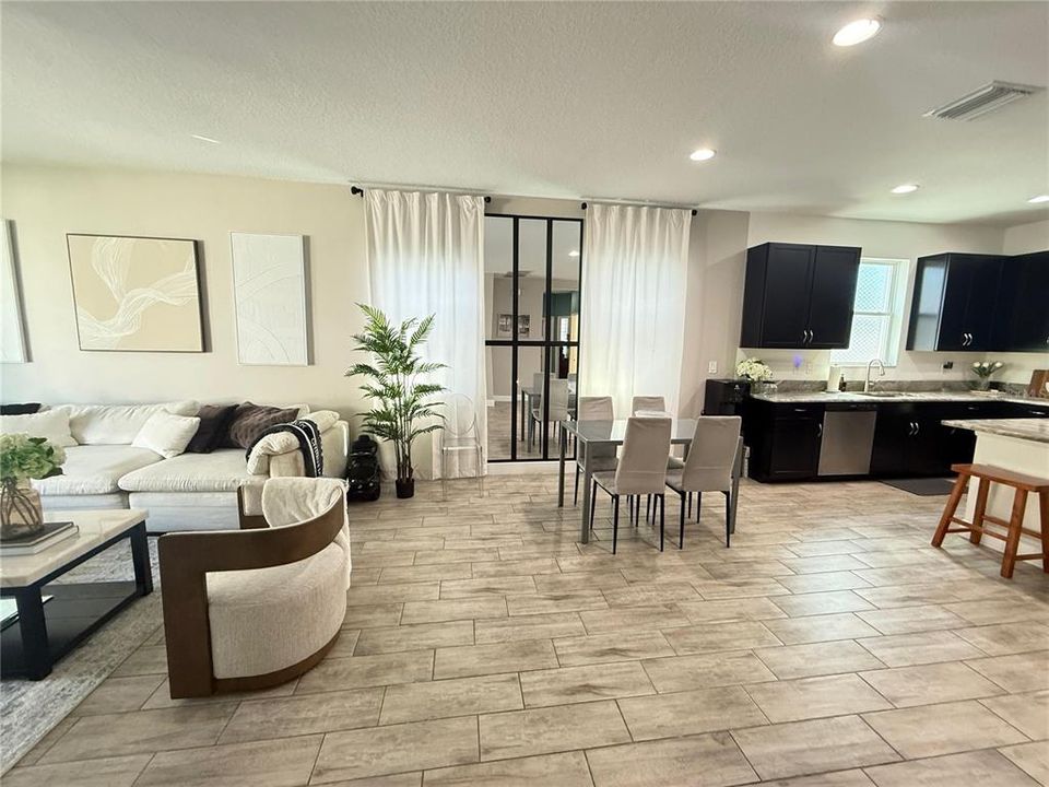 En Venta: $449,000 (3 camas, 2 baños, 2361 Pies cuadrados)