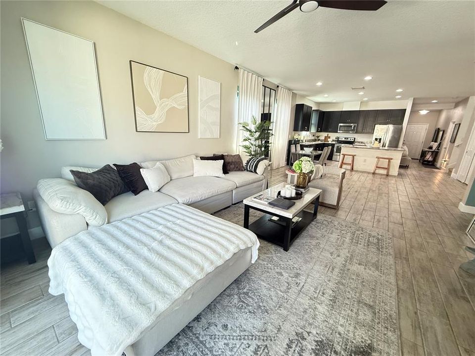 En Venta: $449,000 (3 camas, 2 baños, 2361 Pies cuadrados)