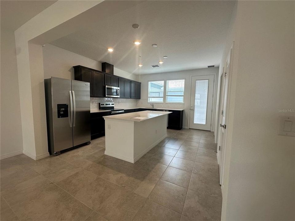 For Rent: $2,800 (3 beds, 2 baths, 1652 Square Feet)