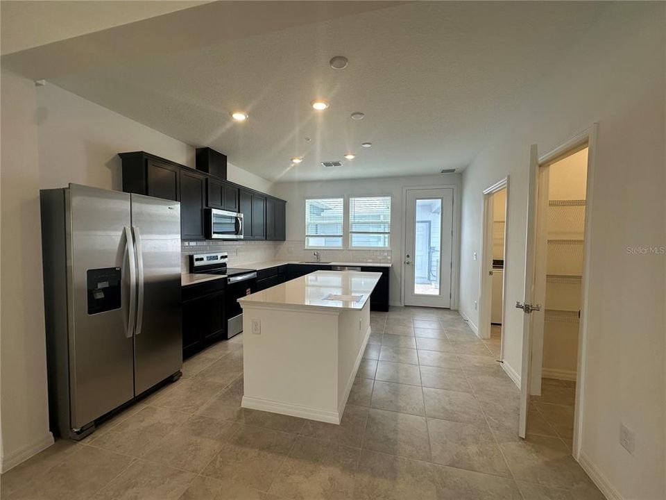 For Rent: $2,800 (3 beds, 2 baths, 1652 Square Feet)