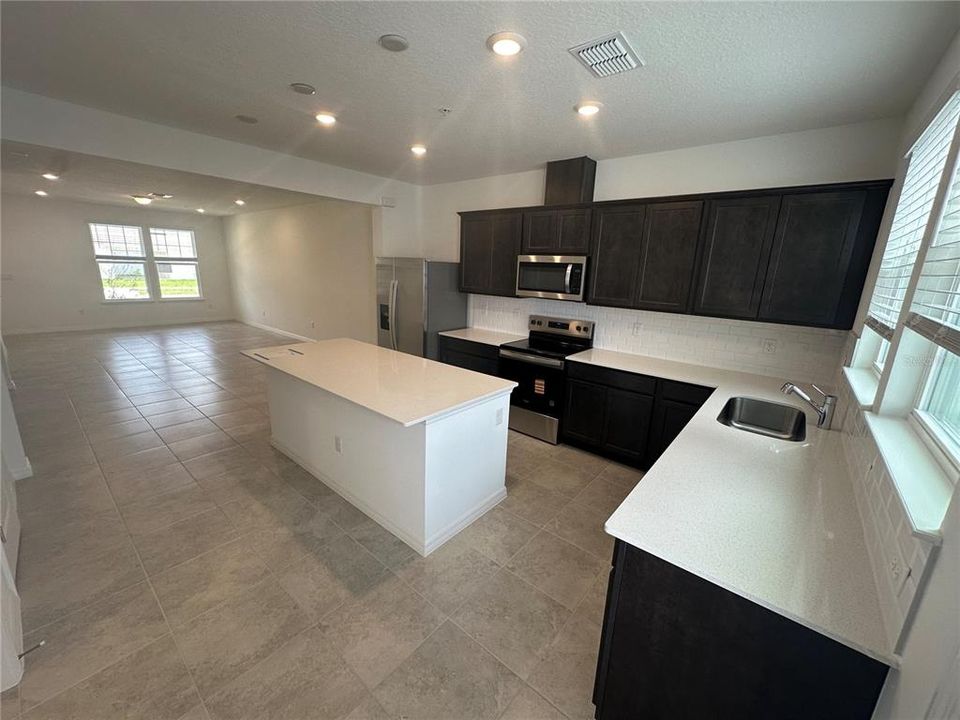 For Rent: $2,800 (3 beds, 2 baths, 1652 Square Feet)