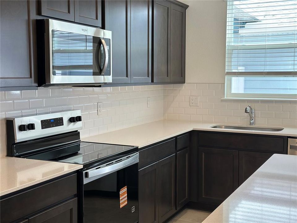 For Rent: $2,800 (3 beds, 2 baths, 1652 Square Feet)