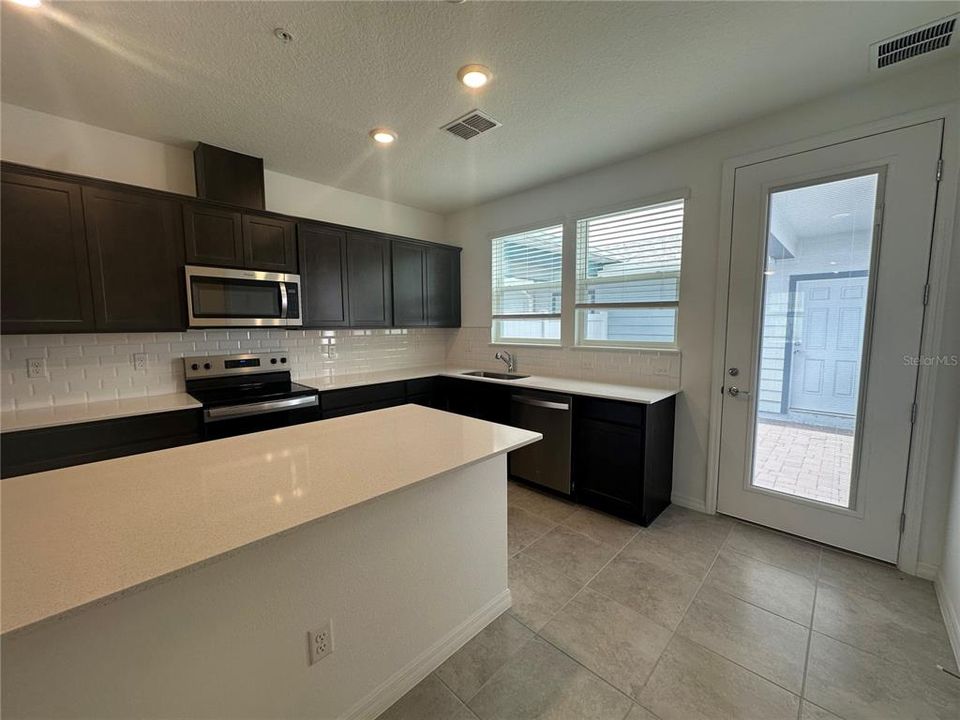 For Rent: $2,800 (3 beds, 2 baths, 1652 Square Feet)