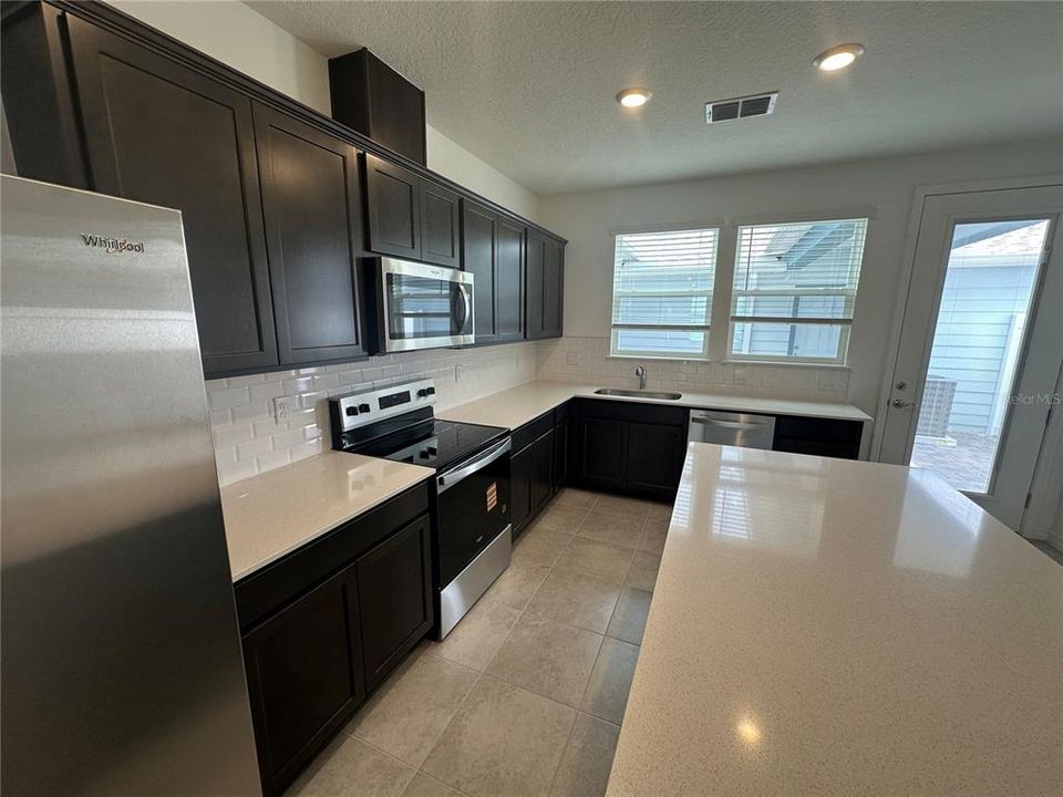 For Rent: $2,800 (3 beds, 2 baths, 1652 Square Feet)