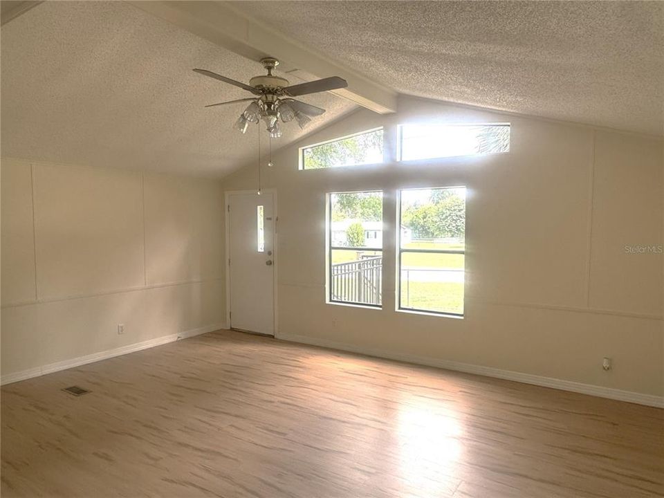 For Sale: $175,000 (4 beds, 2 baths, 1568 Square Feet)