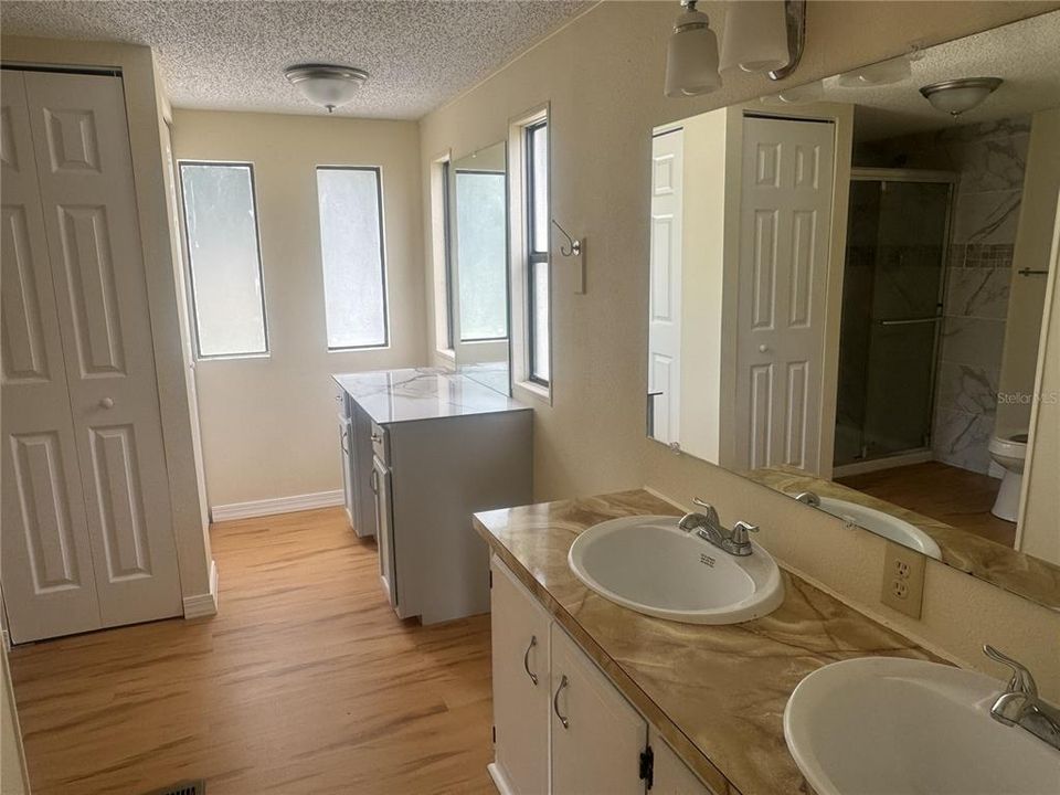 For Sale: $175,000 (4 beds, 2 baths, 1568 Square Feet)