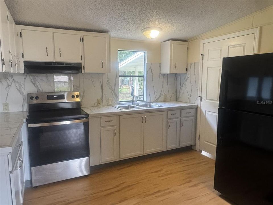 For Sale: $175,000 (4 beds, 2 baths, 1568 Square Feet)