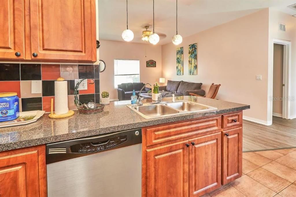В аренду: $2,900 (4 спален, 2 ванн, 1755 Квадратных фут)