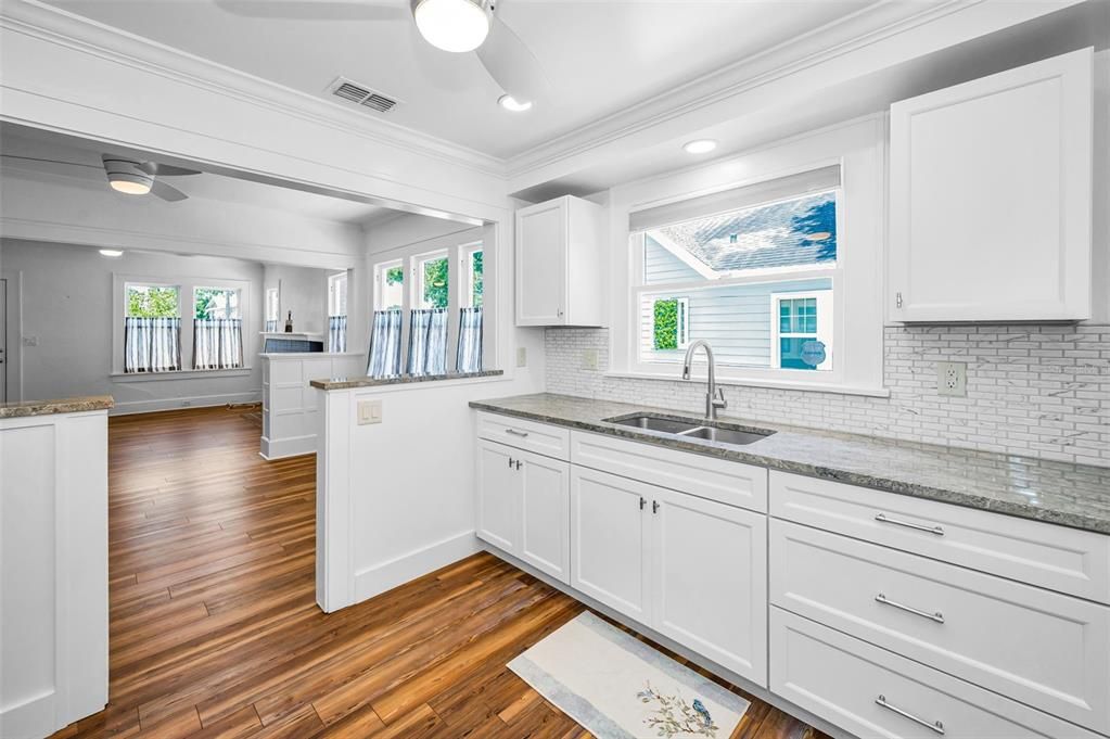 待售: $440,000 (2 贝兹, 1 浴室, 1094 平方英尺)