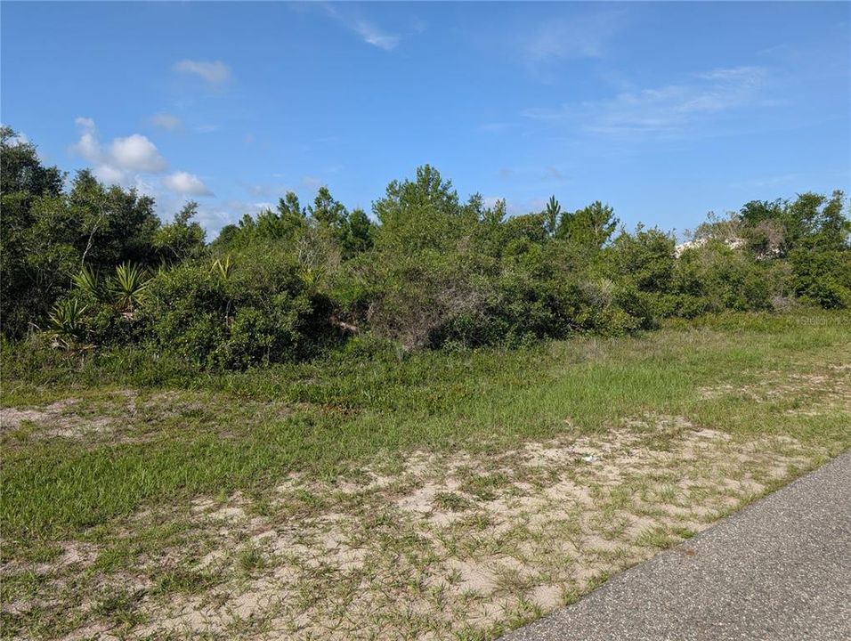 На продажу: $28,000 (0.50 acres)