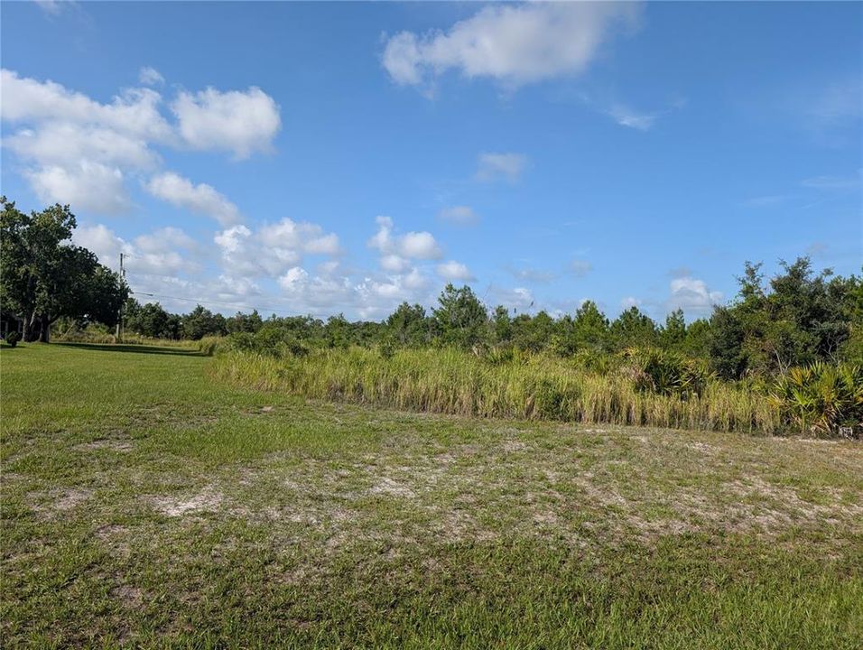 На продажу: $28,000 (0.50 acres)