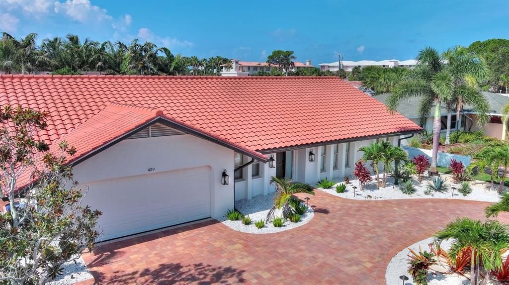 For Sale: $1,240,000 (3 beds, 2 baths, 1790 Square Feet)
