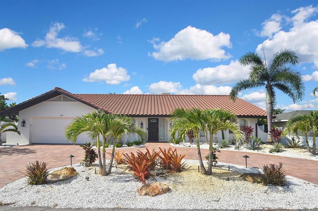 For Sale: $1,240,000 (3 beds, 2 baths, 1790 Square Feet)