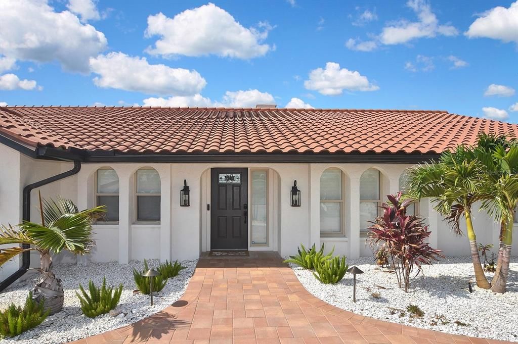 For Sale: $1,240,000 (3 beds, 2 baths, 1790 Square Feet)