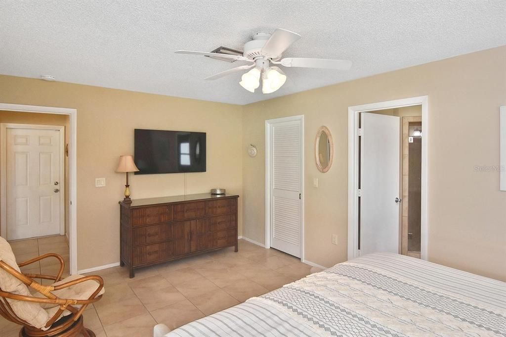 For Sale: $1,240,000 (3 beds, 2 baths, 1790 Square Feet)