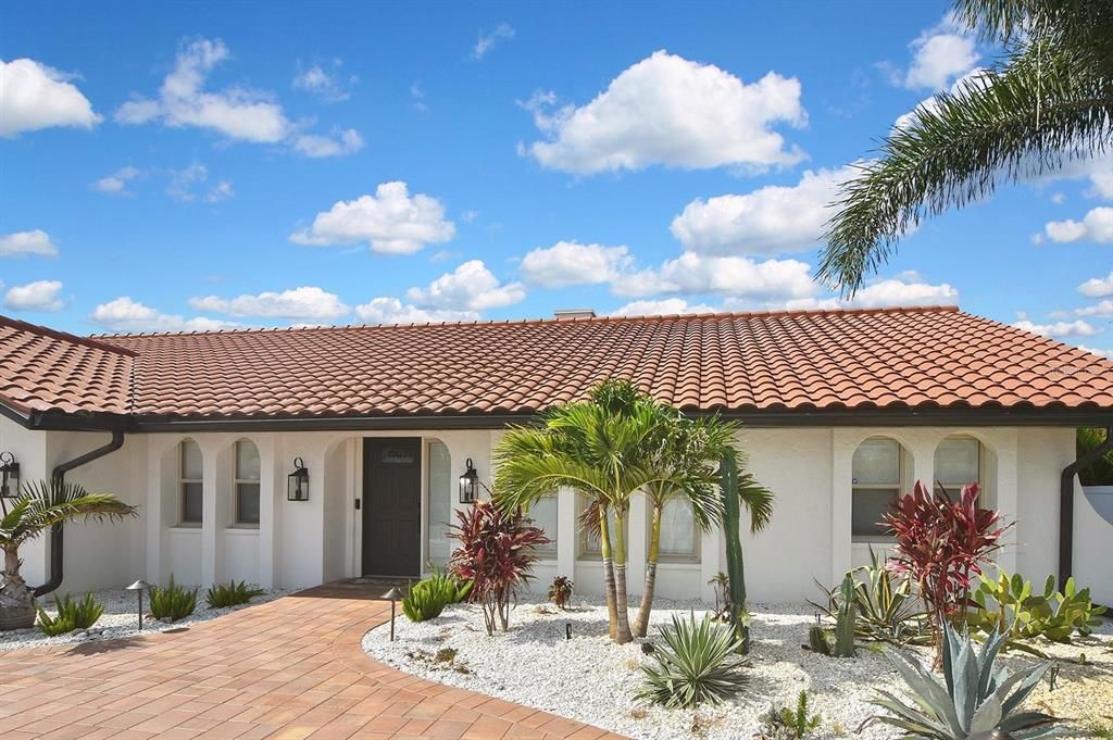 For Sale: $1,240,000 (3 beds, 2 baths, 1790 Square Feet)