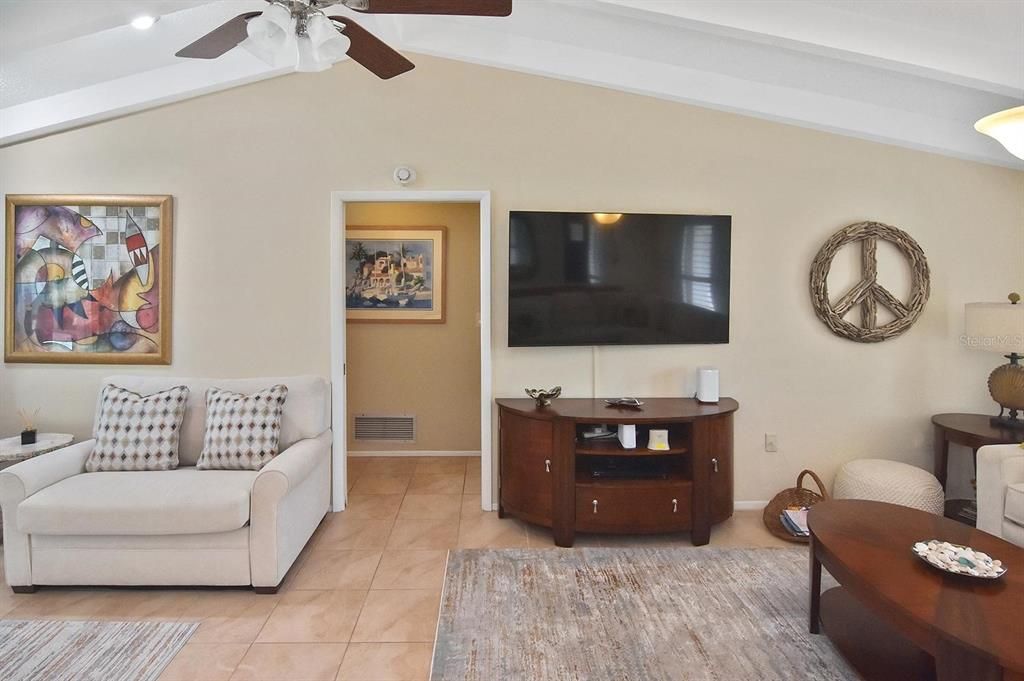 For Sale: $1,240,000 (3 beds, 2 baths, 1790 Square Feet)
