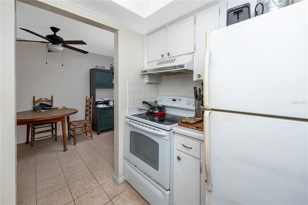 На продажу: $115,000 (1 спален, 1 ванн, 585 Квадратных фут)