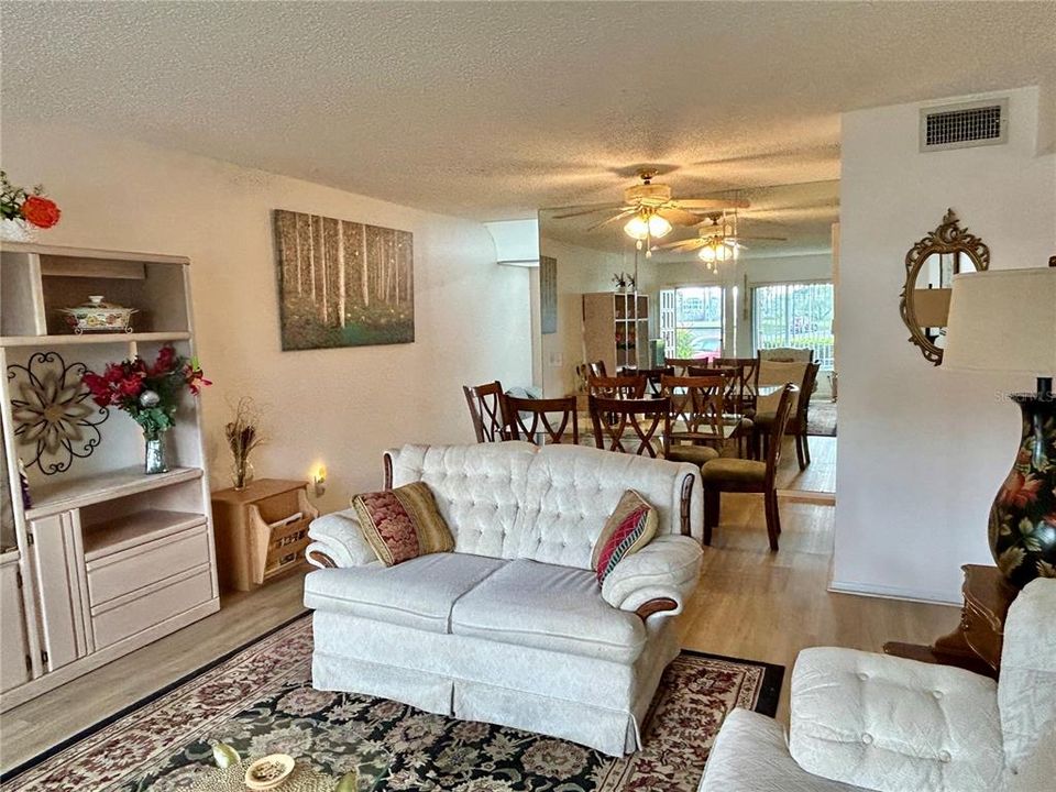 En Venta: $199,000 (2 camas, 2 baños, 1100 Pies cuadrados)