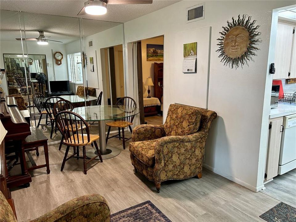 En Venta: $199,000 (2 camas, 2 baños, 1100 Pies cuadrados)