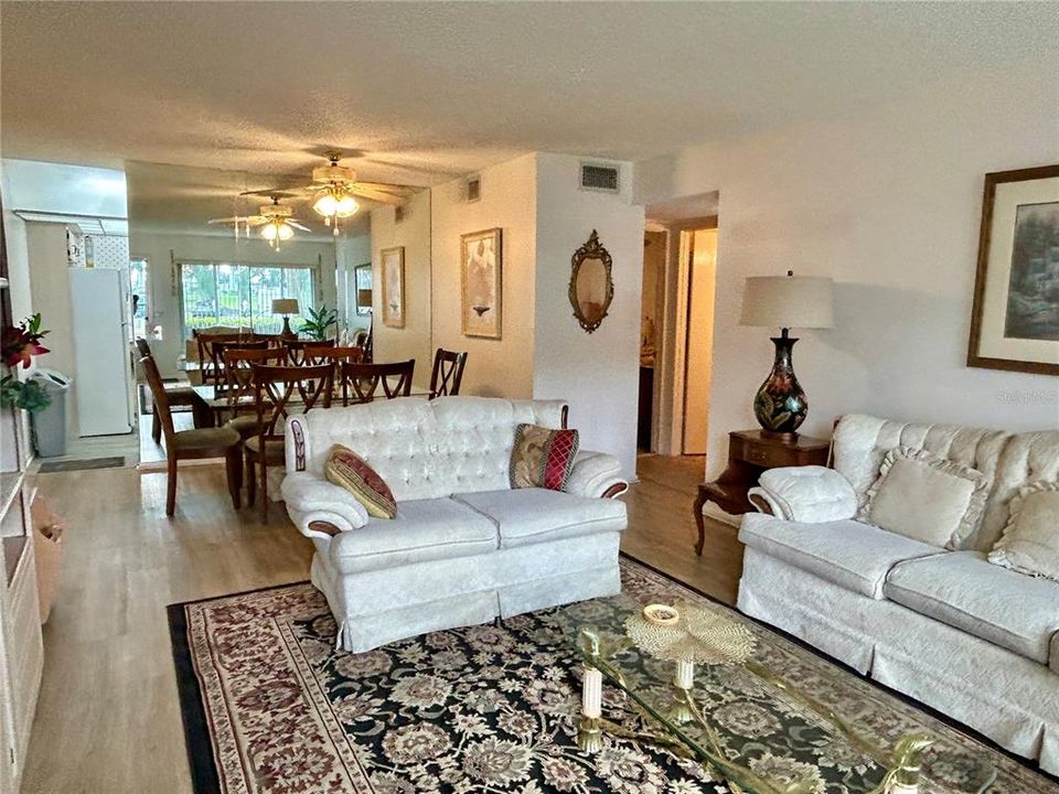 En Venta: $199,000 (2 camas, 2 baños, 1100 Pies cuadrados)
