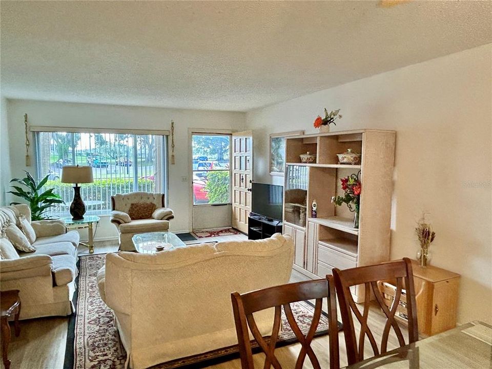 En Venta: $199,000 (2 camas, 2 baños, 1100 Pies cuadrados)