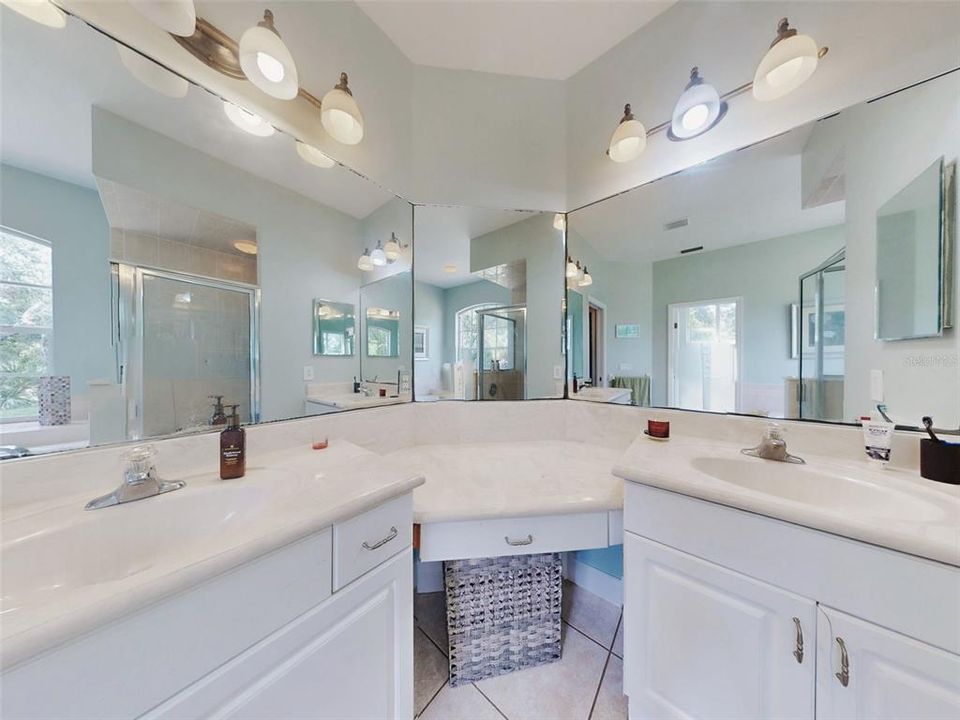 En Venta: $599,000 (4 camas, 2 baños, 2276 Pies cuadrados)