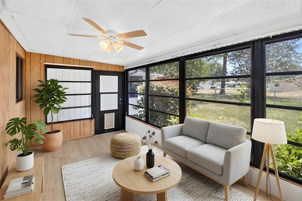 For Sale: $149,500 (2 beds, 2 baths, 1040 Square Feet)