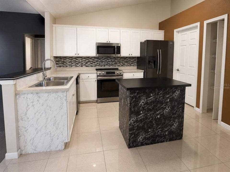For Sale: $250,000 (3 beds, 2 baths, 1434 Square Feet)