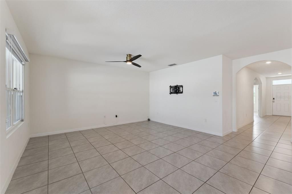 For Sale: $465,000 (3 beds, 2 baths, 1672 Square Feet)