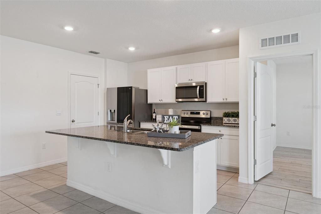 For Sale: $465,000 (3 beds, 2 baths, 1672 Square Feet)